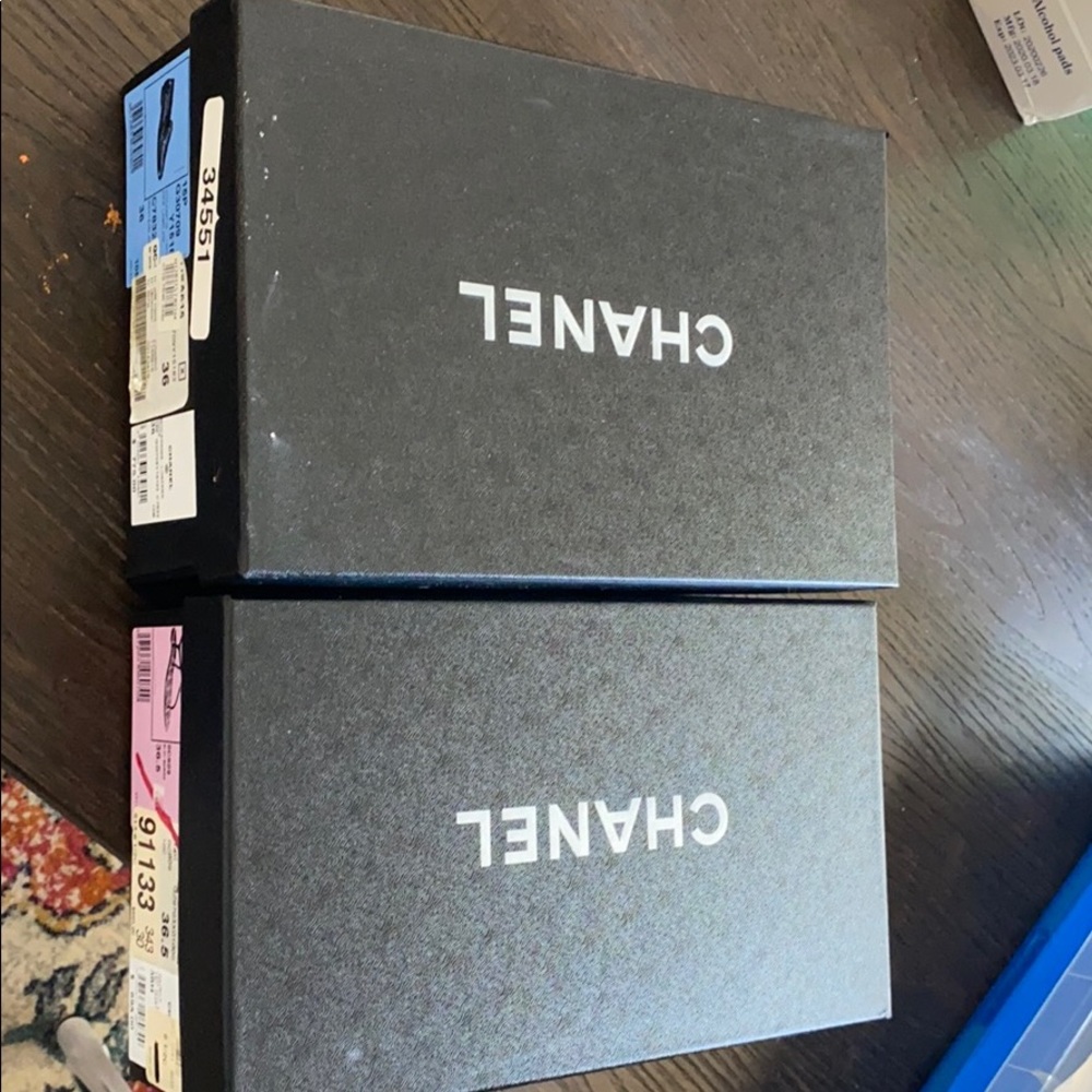💯authentic Chanel box